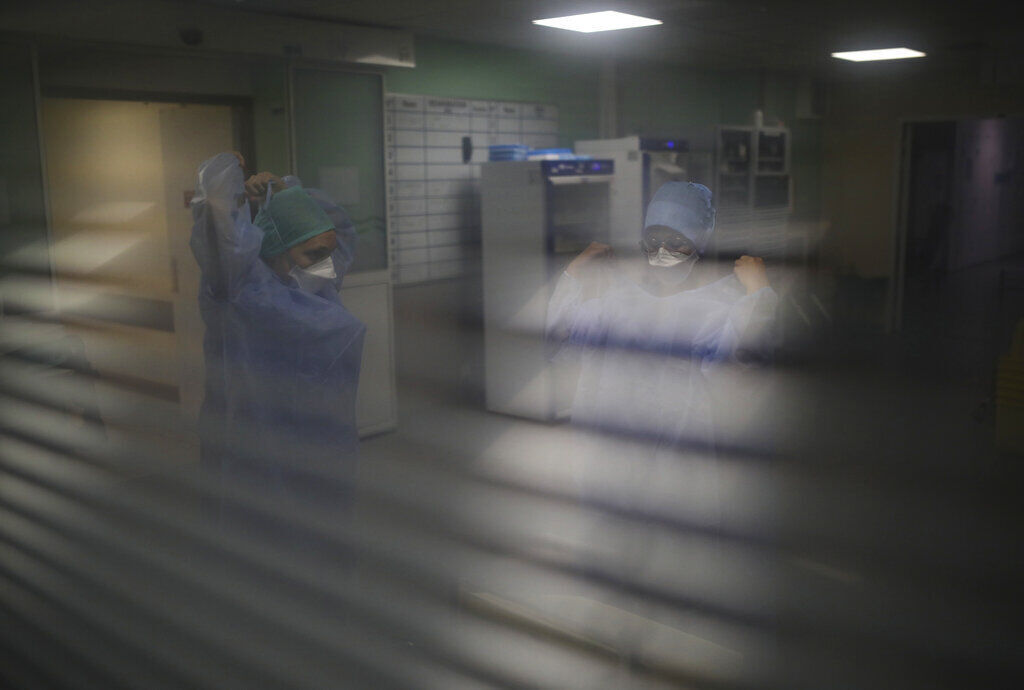 APTOPIX Virus Outbreak France